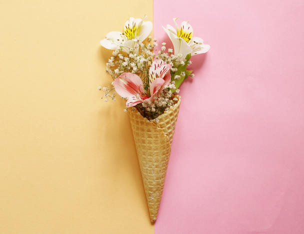 Waffle horn with spring flowers, vanilla style - Fotoğraf, Görsel