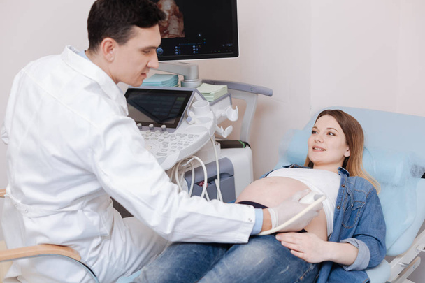 doctor using ultrasound machine - Photo, image