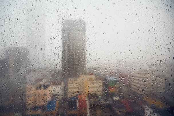 Regen in der Stadt - Foto, Bild