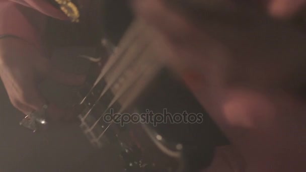 Hands of musician playing electric bass guitar - Záběry, video