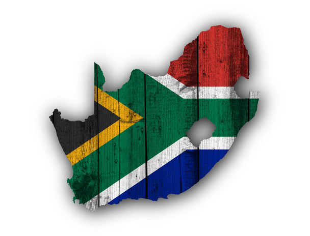 地図と風化した木の南アフリカ共和国の旗 - 写真・画像