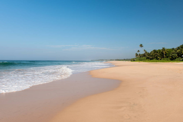 Coast of the Indian Ocean in Sri Lanka - Photo, Image