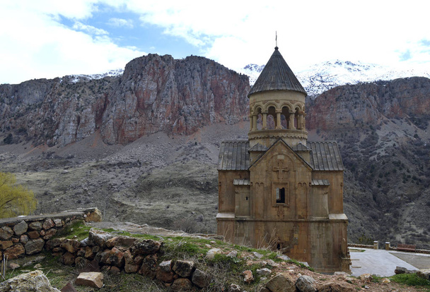 Ermenistan'ın dağlarda Noravank Manastırı. - Fotoğraf, Görsel