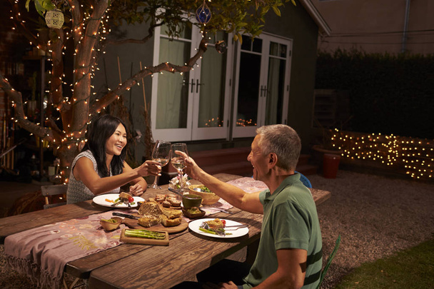 Mature Couple Enjoying Outdoor Meal - Φωτογραφία, εικόνα