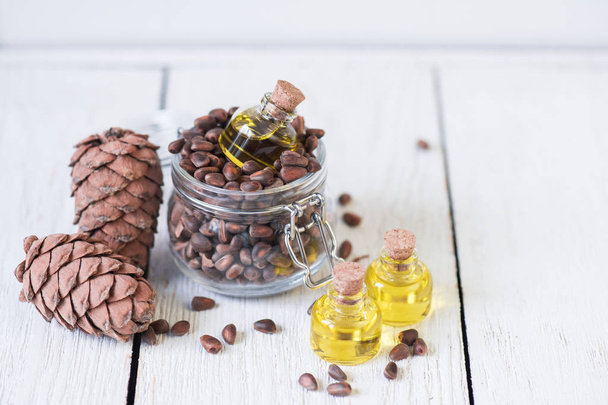 Oil of cedar nuts - Foto, afbeelding
