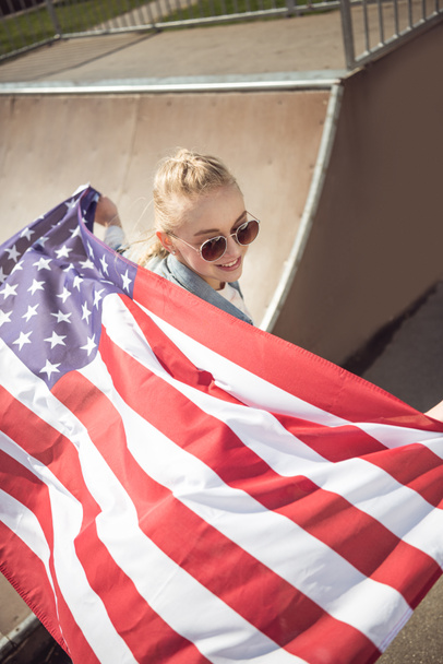 Tyttö Amerikan lippu
  - Valokuva, kuva