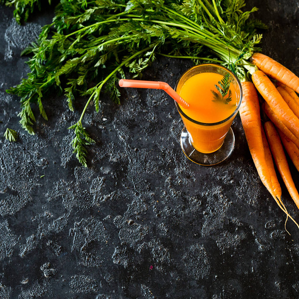 Fresh carrots on a black background - Fotoğraf, Görsel