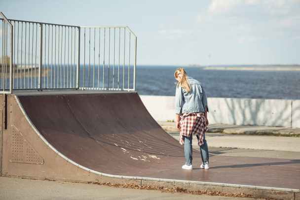 stylish girl at skateboard park  - Foto, Imagem
