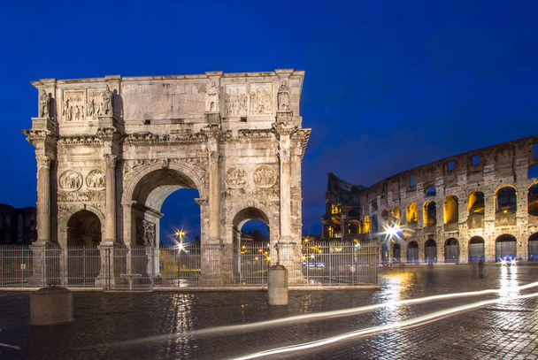 Το Κολοσσαίο και η Αψίδα του Κωνσταντίνου στη Ρώμη - Φωτογραφία, εικόνα