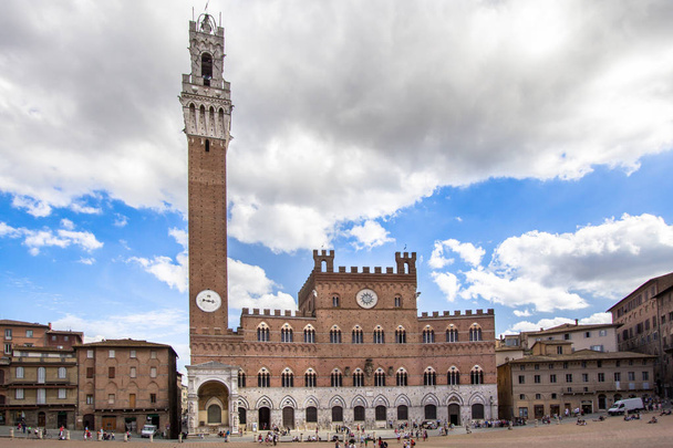 Piazza del Campo z Palazzo Pubblico, Siena, Włochy - Zdjęcie, obraz