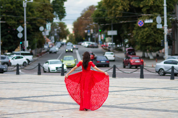 Kırmızılı Kadın - Fotoğraf, Görsel