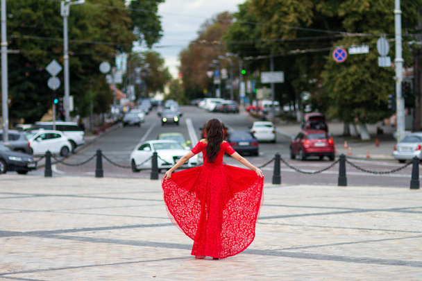 Κυρία με τα κόκκινα - Φωτογραφία, εικόνα