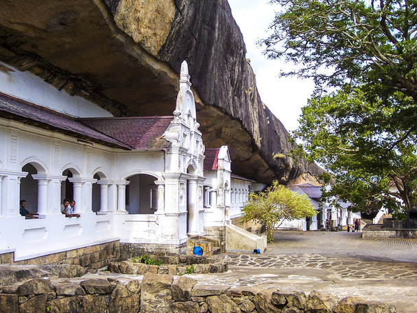 Templo budista de roca, Sri Lanka, Dambulla
 - Foto, imagen