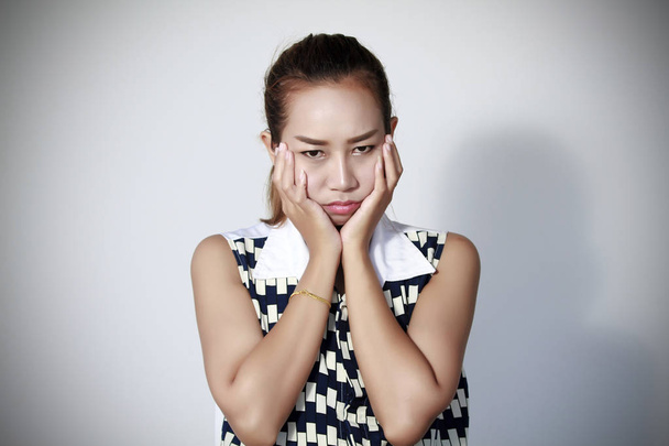 Asyalı kadınlar orada birçok bir baş ağrısı ve sonra diş ağrısı var mı  - Fotoğraf, Görsel
