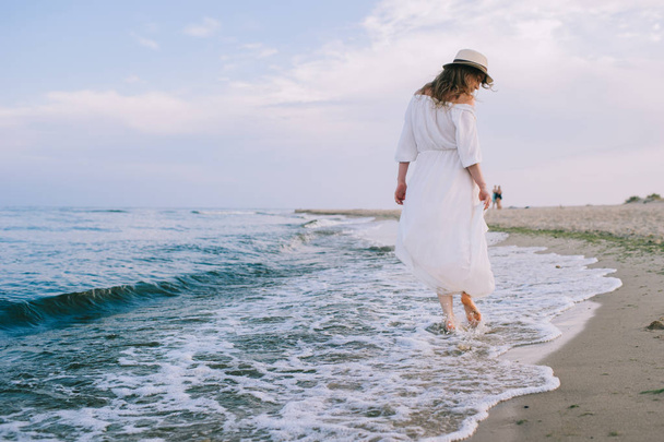 woman walking on beach - Valokuva, kuva
