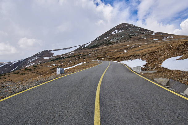 highest road in Romania - Foto, imagen