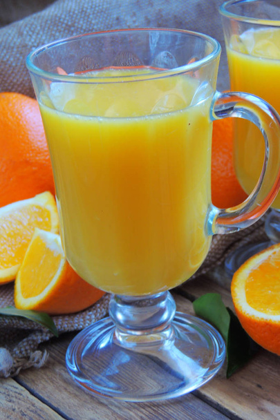 oranžové a pomerančový džus - Fotografie, Obrázek