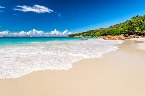 Beautiful beach at Seychelles - Foto, afbeelding