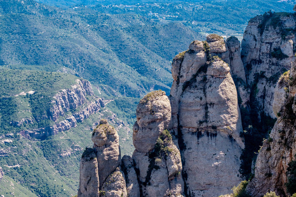 A következő reptér környékén: Montserrat kolostor hegyek - Fotó, kép
