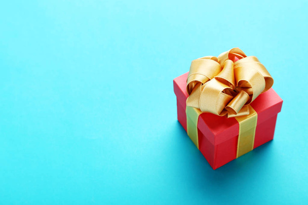 Gift box with ribbon - Фото, изображение