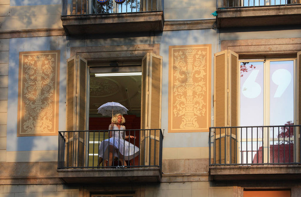 Facade of house of Barcelona - Fotoğraf, Görsel