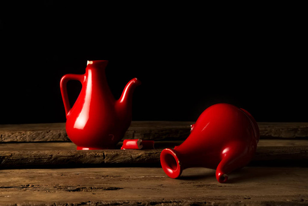Gebroken keramische potten symboliseert gebroken harten - Foto, afbeelding