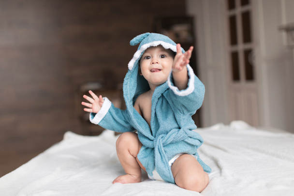 mavi elbise içinde erkek bebek - Fotoğraf, Görsel