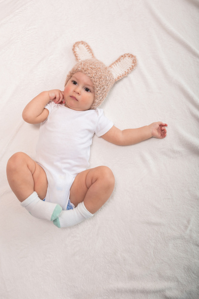 komik şapkalı erkek bebek  - Fotoğraf, Görsel