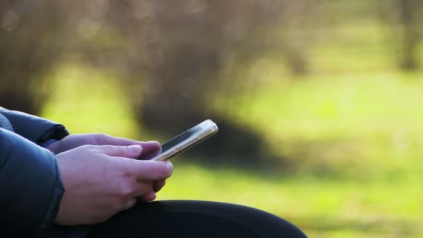 Woman hands use smartphone and browse face book social network site, typing message - Imágenes, Vídeo