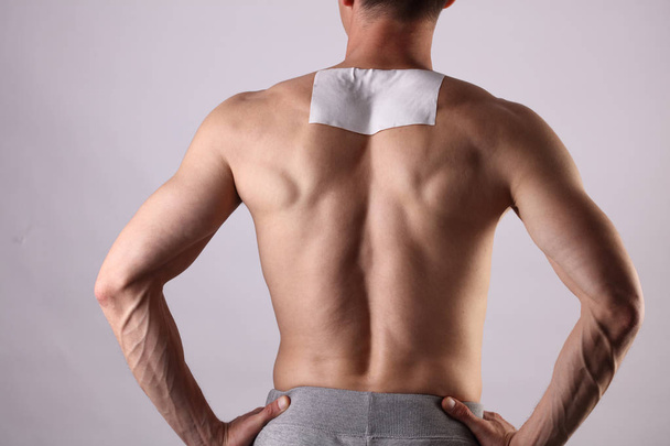 Medicated pain relief patch, plaster. man with back pain. Pain relief and health care concept. - Foto, Imagem