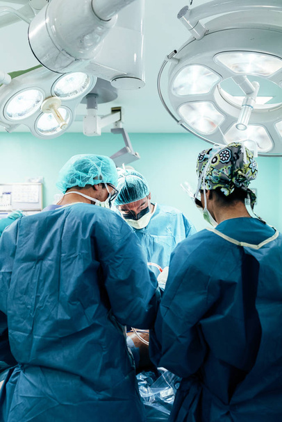 Team of Surgeons Operating. - Foto, Bild