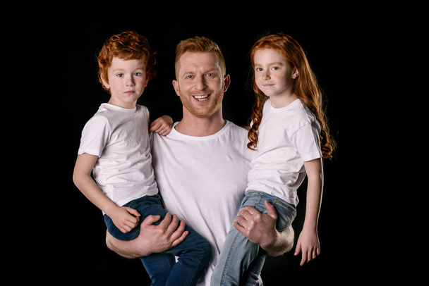 Щасливий батько з дітьми
  - Фото, зображення