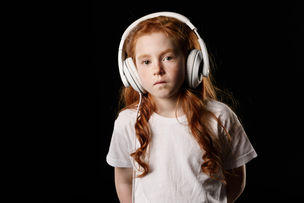 little girl in headphones - Foto, imagen