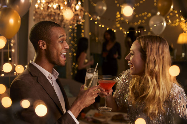 Romantic Couple Enjoying Cocktails - Foto, imagen