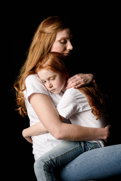 mother hugging daughter - Φωτογραφία, εικόνα