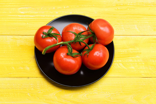 healthy lifestyle, vegetarianism , diet and fitness, red tomato branch - Foto, Imagem