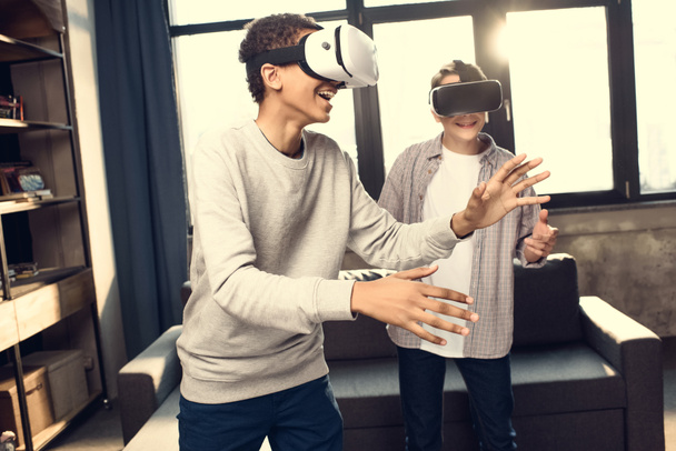boys in virtual reality headsets - Zdjęcie, obraz