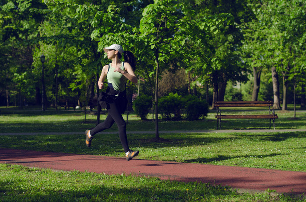 girl running in the distance  - Foto, Imagen