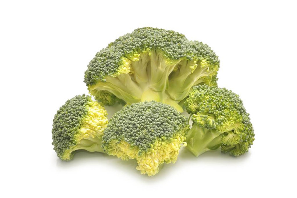 Świeże brokuły izolowane na białym tle - Zdjęcie, obraz