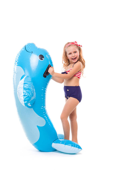 Jolie fille avec joint gonflable bleu
 - Photo, image