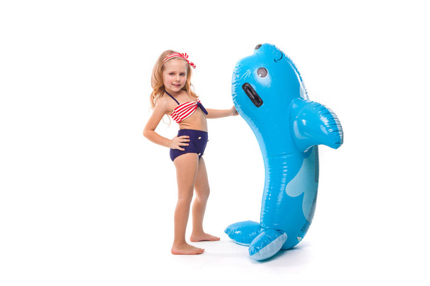 Jolie fille avec joint gonflable bleu
 - Photo, image