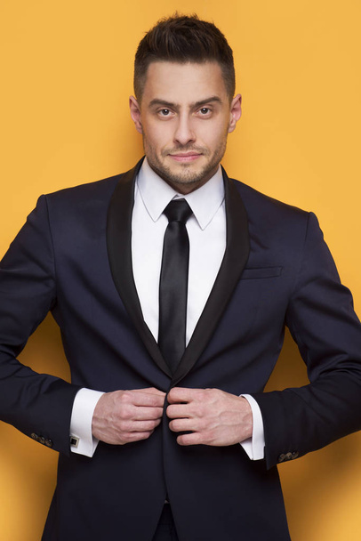 Handsome business man in a business suit  - Foto, afbeelding