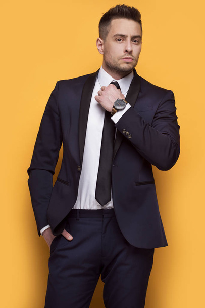Handsome business man in a business suit  - Фото, зображення