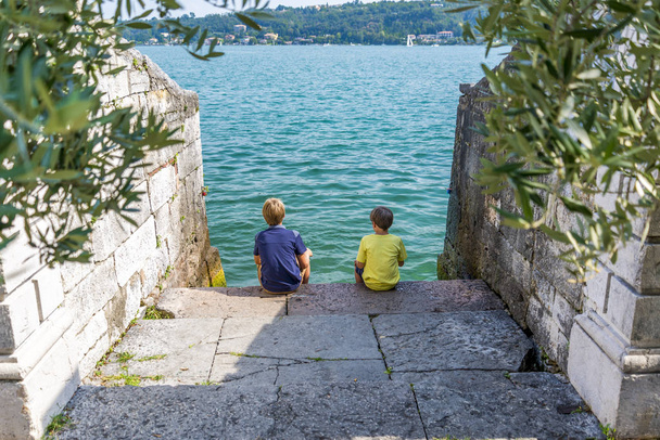 boys looking at lake - Valokuva, kuva