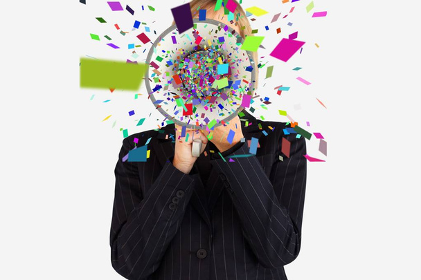 Empresária usando megafone emitindo confete
 - Foto, Imagem