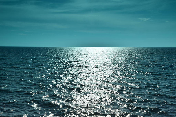 Glare of the sun and the waves on the sea - Photo, Image