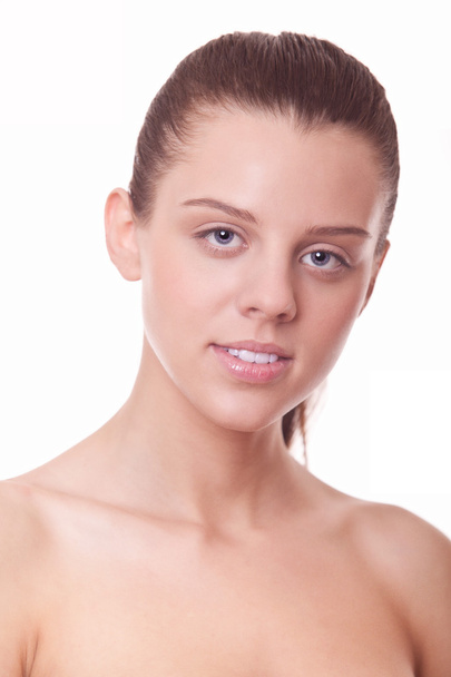 лицо молодой женщины с чистой кожей
 - Фото, изображение