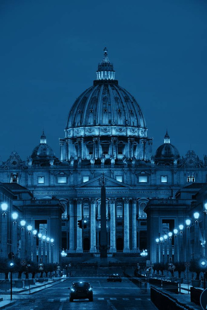St. Peters Basilica ja katu
  - Valokuva, kuva