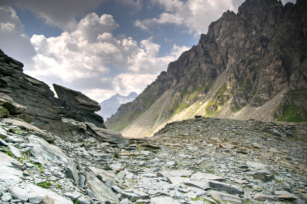 Драматичні гірський ландшафт
 - Фото, зображення