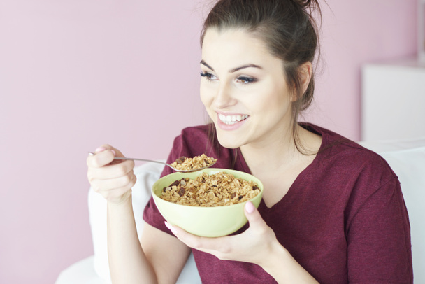 Young woman having cereal  - Фото, зображення